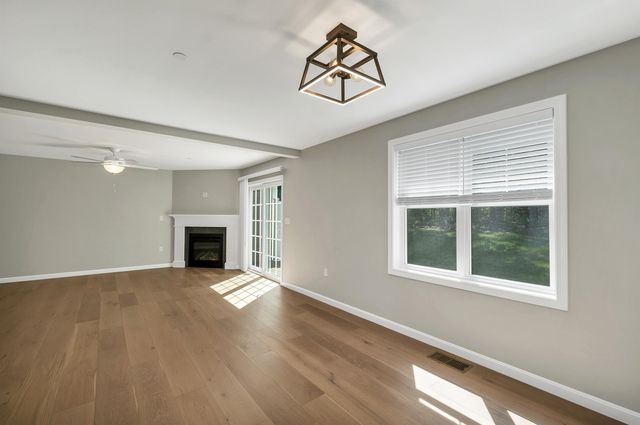 101 Centerwood Way, Manchester, NH 03102