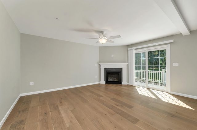 101 Centerwood Way, Manchester, NH 03102