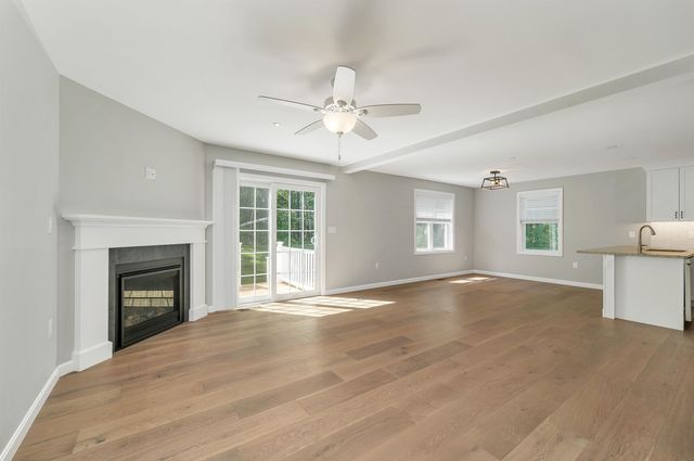 101 Centerwood Way, Manchester, NH 03102