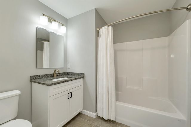 101 Centerwood Way, Manchester, NH 03102