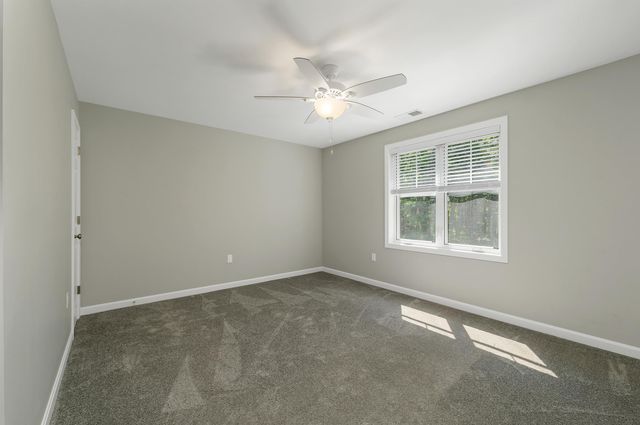 101 Centerwood Way, Manchester, NH 03102