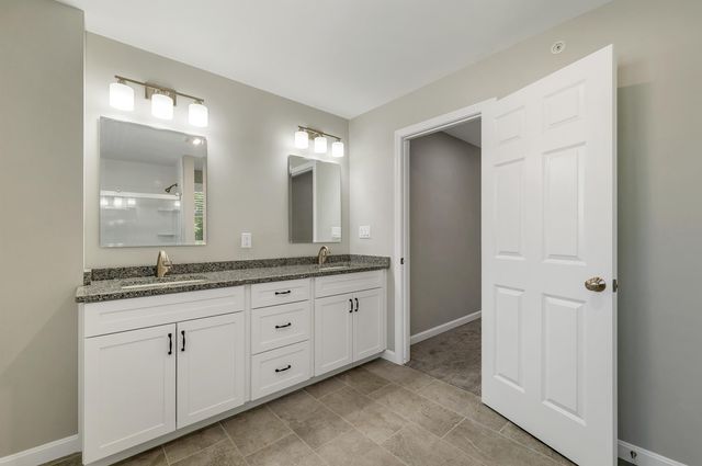 101 Centerwood Way, Manchester, NH 03102