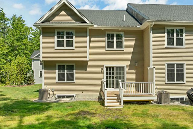 101 Centerwood Way, Manchester, NH 03102