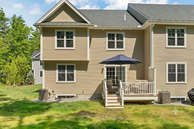 101 Centerwood Way, Manchester, NH 03102