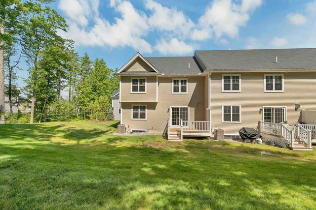 101 Centerwood Way, Manchester, NH 03102