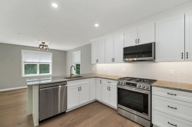 101 Centerwood Way, Manchester, NH 03102