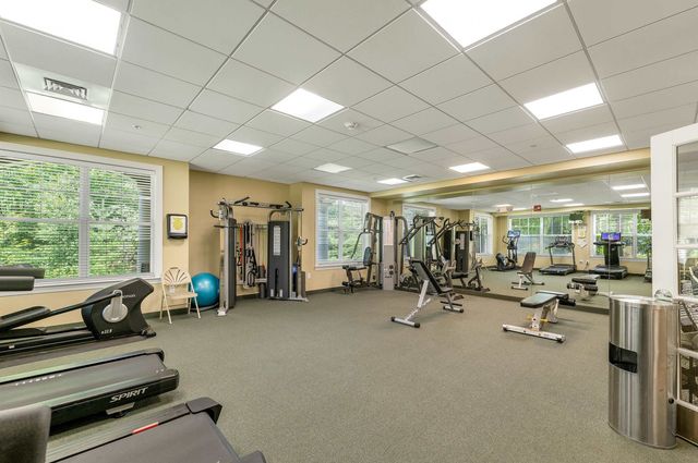101 Centerwood Way, Manchester, NH 03102