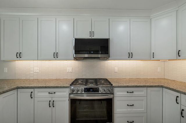 101 Centerwood Way, Manchester, NH 03102