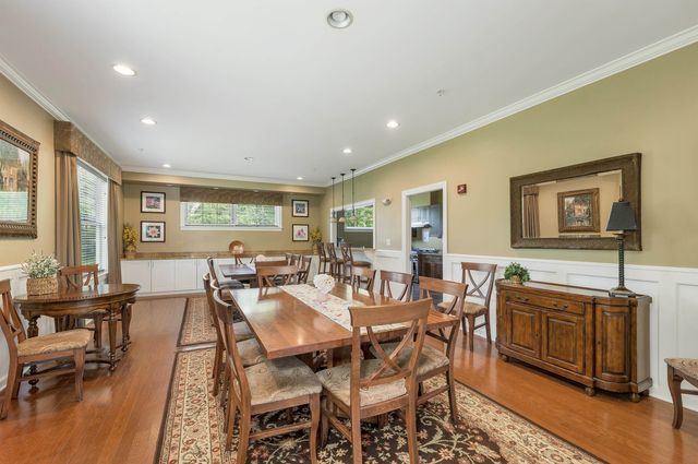 101 Centerwood Way, Manchester, NH 03102