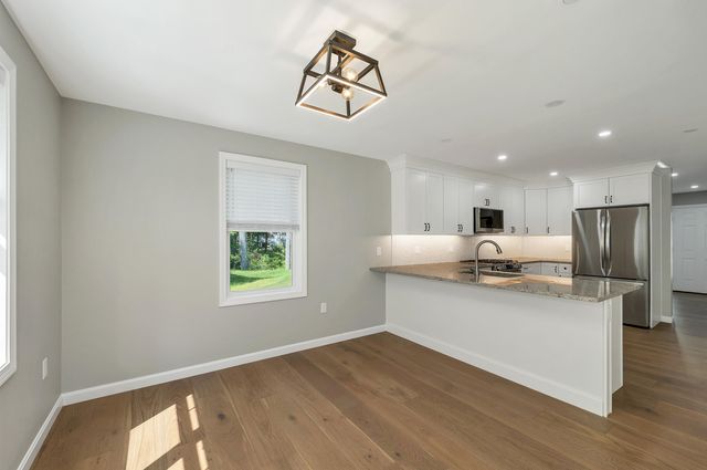 101 Centerwood Way, Manchester, NH 03102