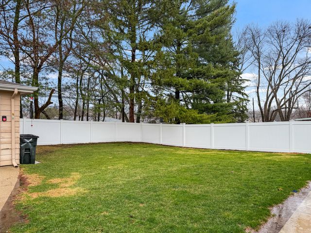 2211 Montana Avenue, Rockford, IL 61108