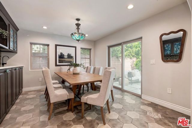 11360 Segrell Way, Culver City, CA 90230