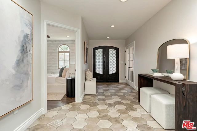 11360 Segrell Way, Culver City, CA 90230
