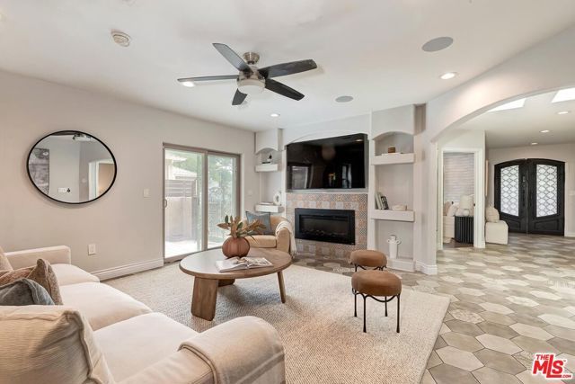 11360 Segrell Way, Culver City, CA 90230