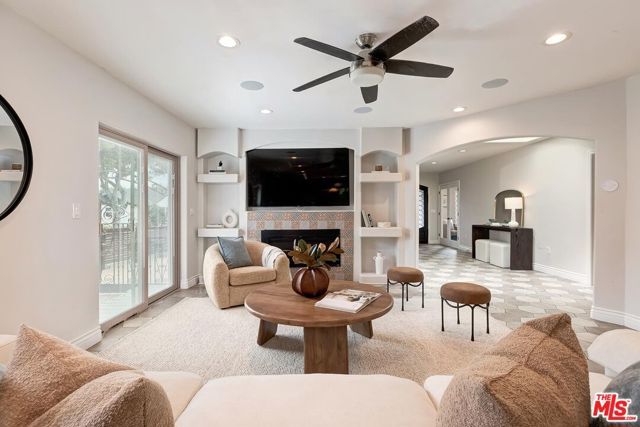 11360 Segrell Way, Culver City, CA 90230