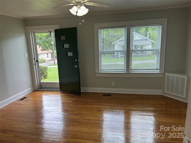 511 6th Street SW, Conover, NC 28613