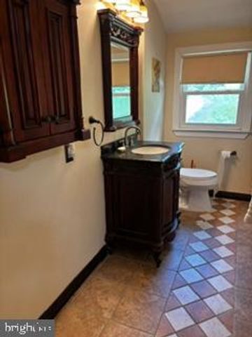 203 COVERED BRIDGE RD, Cherry Hill, NJ 08034