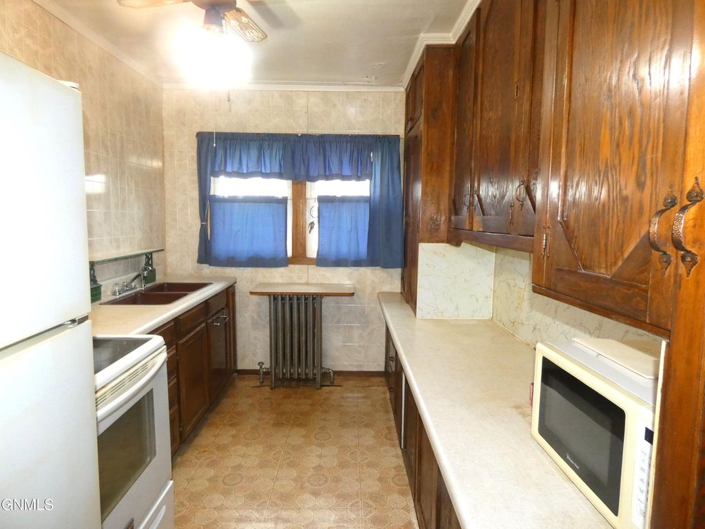620 Broadway Street N, Linton, ND 58552 photo 4