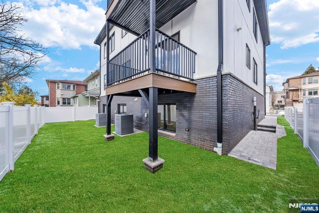 74 Liberty Place 1st Floor, Palisades Park, NJ 07650