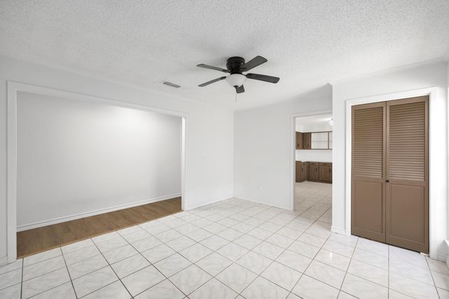 835 Clubside Drive, East Bernard, TX 77435