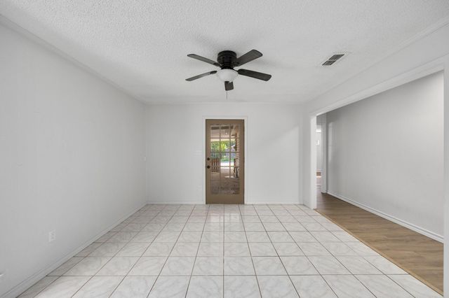 835 Clubside Drive, East Bernard, TX 77435