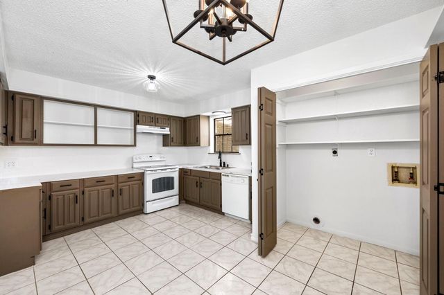 835 Clubside Drive, East Bernard, TX 77435