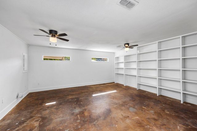 835 Clubside Drive, East Bernard, TX 77435