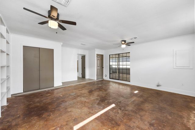 835 Clubside Drive, East Bernard, TX 77435