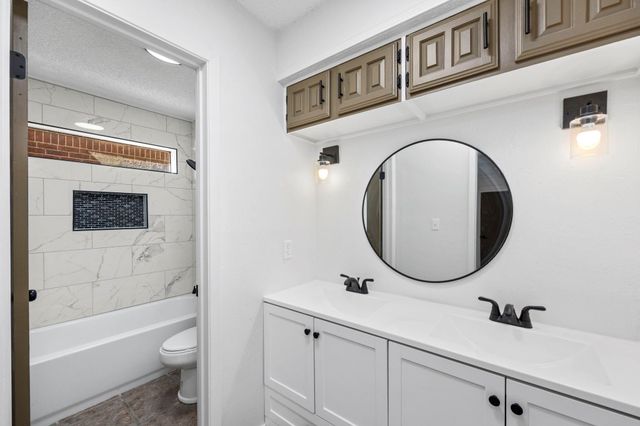 835 Clubside Drive, East Bernard, TX 77435