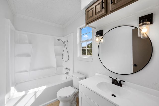 835 Clubside Drive, East Bernard, TX 77435