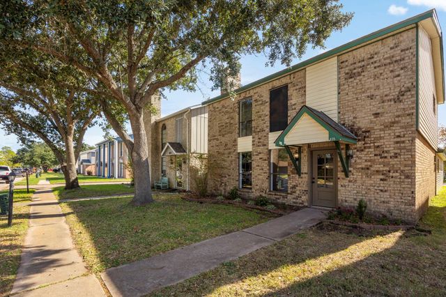 835 Clubside Drive, East Bernard, TX 77435