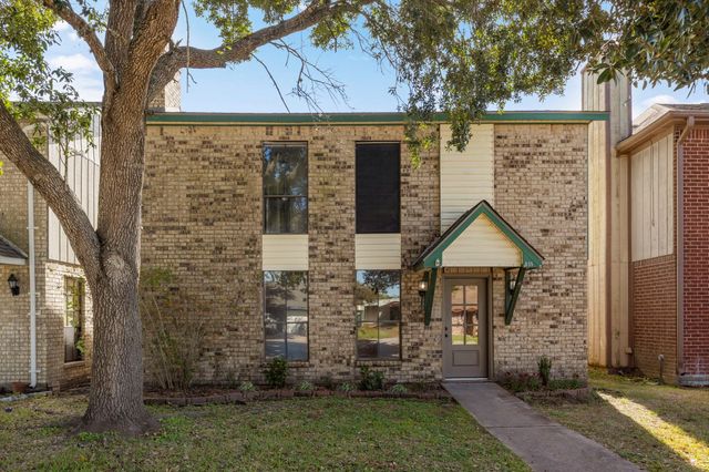 835 Clubside Drive, East Bernard, TX 77435