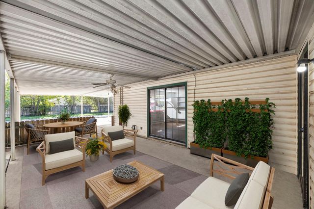 835 Clubside Drive, East Bernard, TX 77435