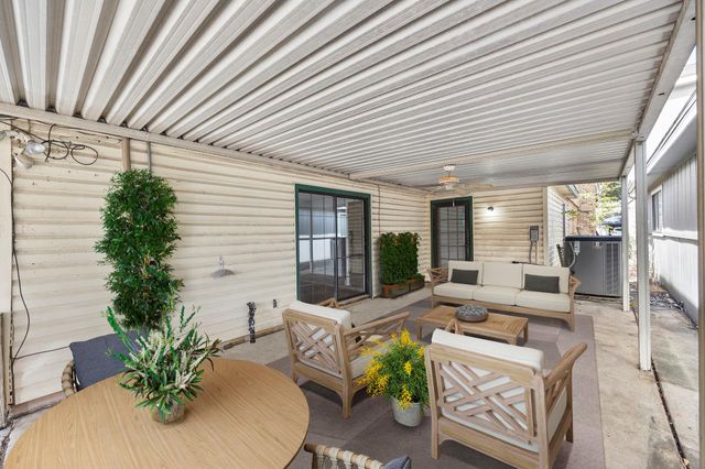 835 Clubside Drive, East Bernard, TX 77435