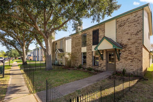 835 Clubside Drive, East Bernard, TX 77435