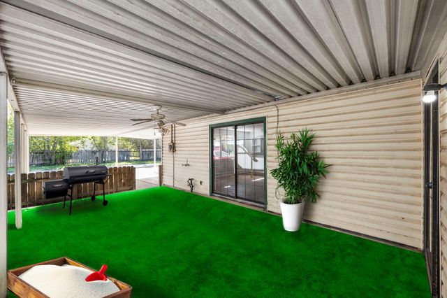 835 Clubside Drive, East Bernard, TX 77435