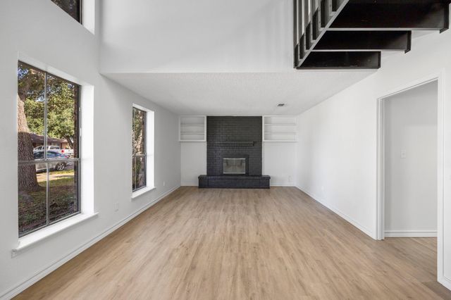 835 Clubside Drive, East Bernard, TX 77435