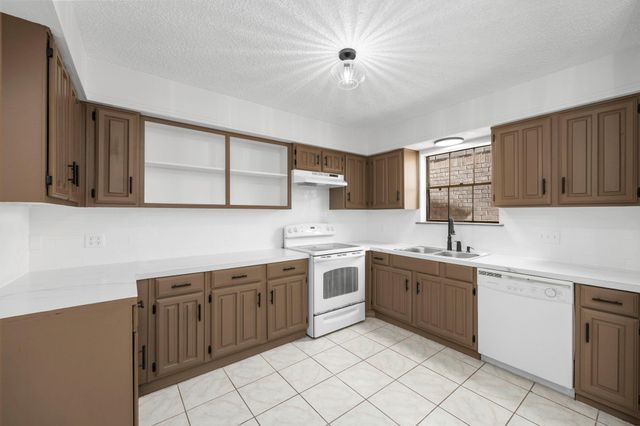 835 Clubside Drive, East Bernard, TX 77435