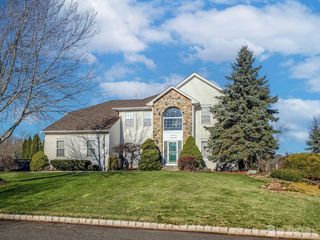 6 Bering Way, Franklin Twsp, NJ 08873