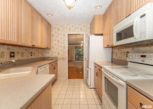 3407 41ST Street, Moline, IL 61265