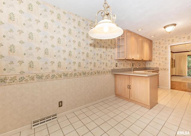 3407 41ST Street, Moline, IL 61265