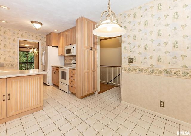 3407 41ST Street, Moline, IL 61265