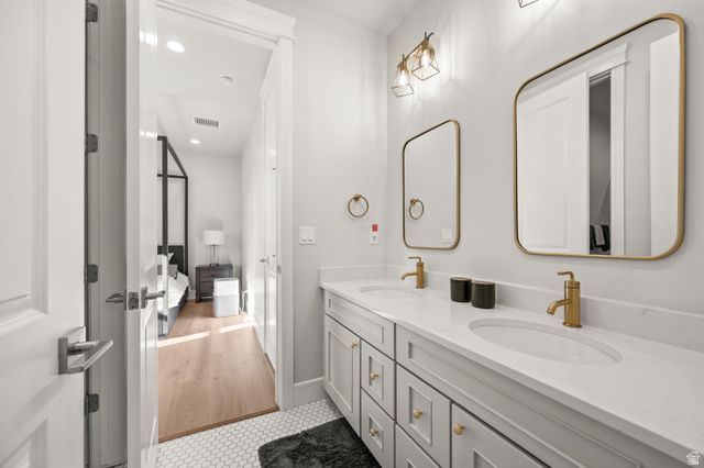 886 S WINTER LN, North Salt Lake, UT 84054