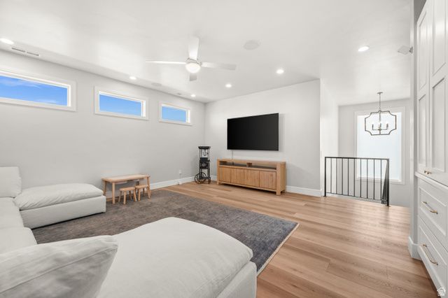 886 S WINTER LN, North Salt Lake, UT 84054