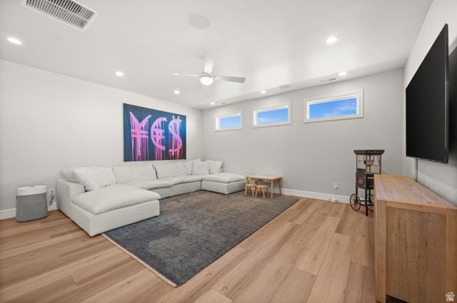 886 S WINTER LN, North Salt Lake, UT 84054