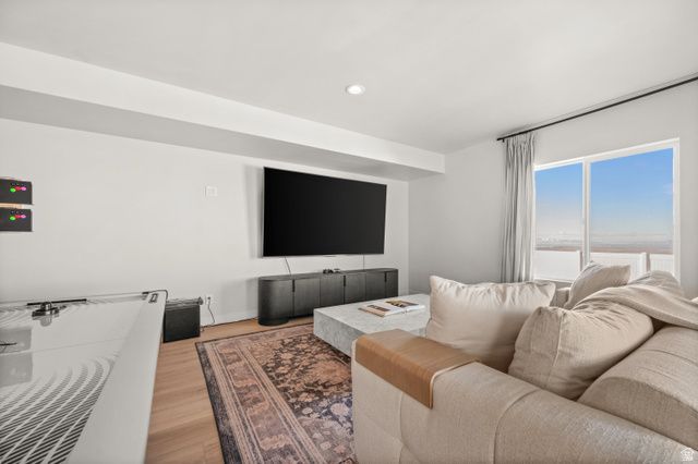 886 S WINTER LN, North Salt Lake, UT 84054