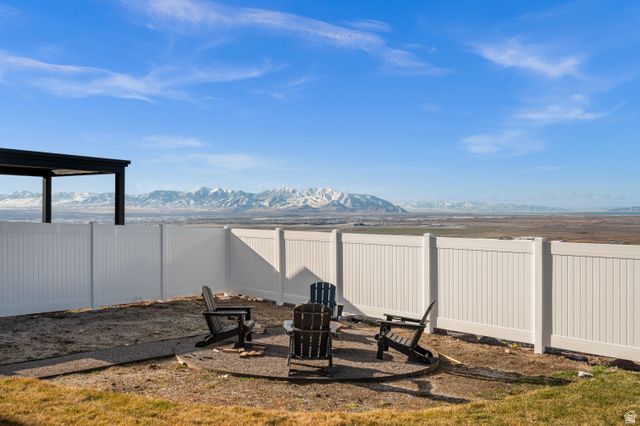 886 S WINTER LN, North Salt Lake, UT 84054