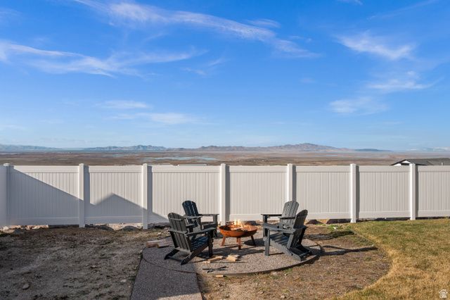 886 S WINTER LN, North Salt Lake, UT 84054