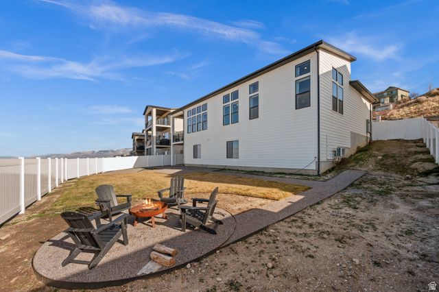 886 S WINTER LN, North Salt Lake, UT 84054