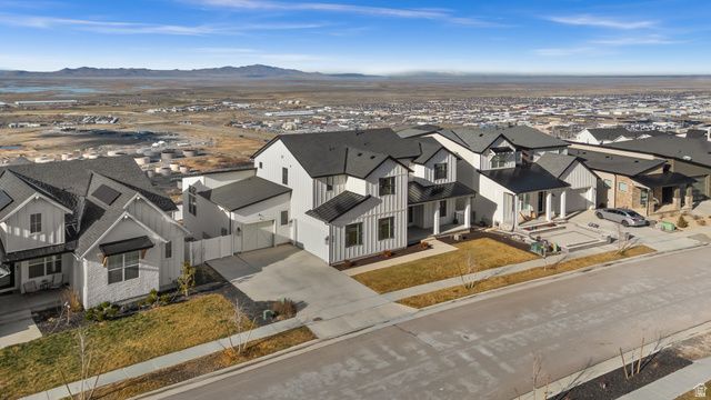 886 S WINTER LN, North Salt Lake, UT 84054